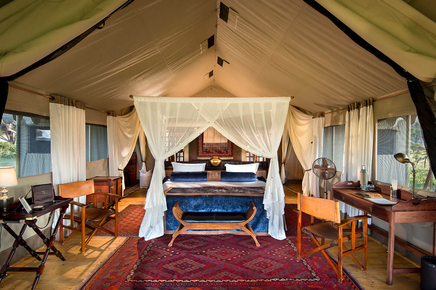 Explore camp. Triton Lodge шатер. Глемпинг модуль Safari Lodge Deluxe. Сафари тент. Декор туристический.